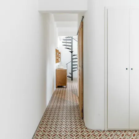 White Penthouse Apartman